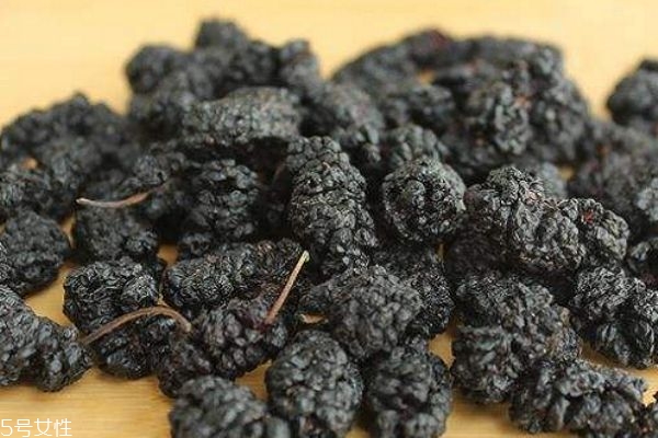 桑葚干是怎么做出來的 桑葚干的價值 桑葚干是怎么做出來的 桑葚干的價值