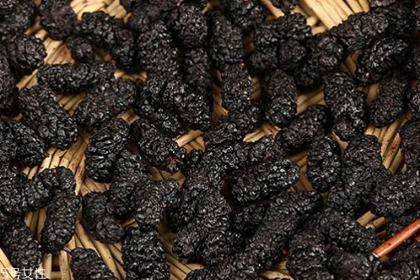 桑葚干是怎么做出來的 桑葚干的價值 桑葚干是怎么做出來的 桑葚干的價值