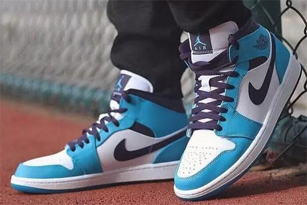 aj1 mid和high的區(qū)別 兩大版本對(duì)比 aj1 mid和high的區(qū)別 兩大版本對(duì)比