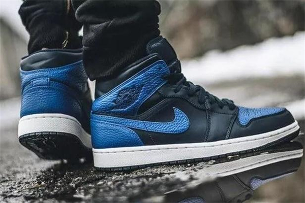 aj1 mid和high的區(qū)別 兩大版本對(duì)比 aj1 mid和high的區(qū)別 兩大版本對(duì)比