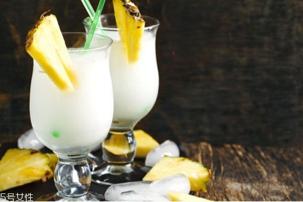 吃完菠蘿可以喝牛奶嗎 吃完菠蘿喝牛奶會(huì)怎樣 吃完菠蘿可以喝牛奶嗎 吃完菠蘿喝牛奶會(huì)怎樣