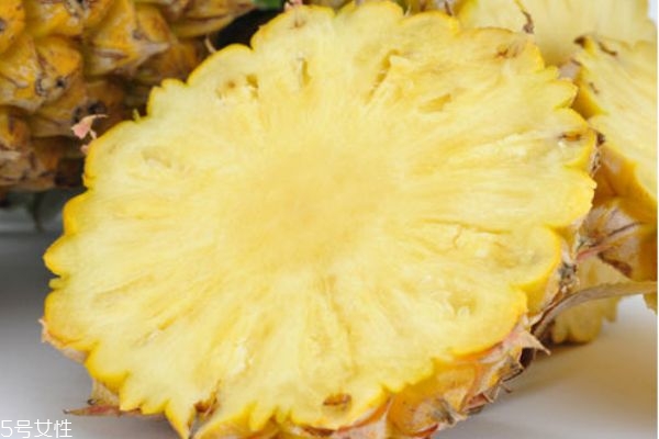 菠蘿眼怎么挖 菠蘿怎么削皮小竅門 菠蘿眼怎么挖 菠蘿怎么削皮小竅門