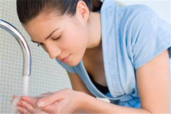 睡前不擦護膚品好嗎 護膚方法 睡前不擦護膚品好嗎 護膚方法