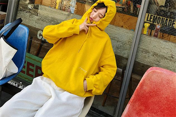 連帽衛(wèi)衣什么顏色好看 春季流行色 連帽衛(wèi)衣什么顏色好看 春季流行色