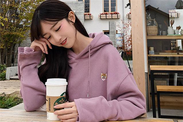 連帽衛(wèi)衣什么顏色好看 春季流行色 連帽衛(wèi)衣什么顏色好看 春季流行色