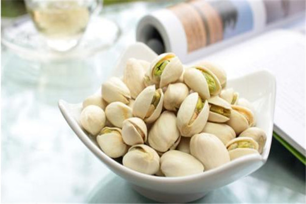 開心果能和牛奶一起吃嗎 牛奶食用方法 開心果能和牛奶一起吃嗎 牛奶食用方法