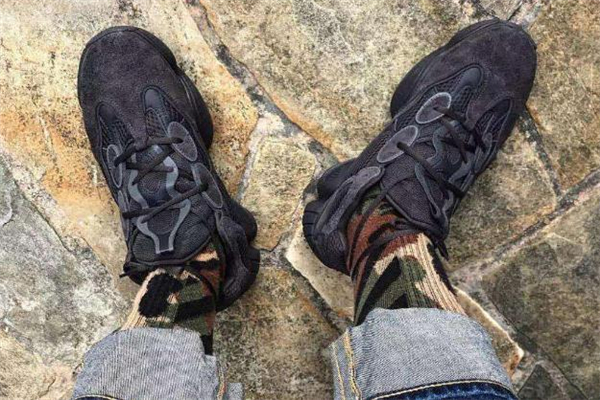 yeezy 500和350哪個(gè)舒服 爆款椰子鞋腳感對比