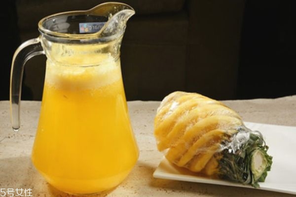 吃完菠蘿可以喝牛奶嗎 吃完菠蘿喝牛奶會(huì)怎樣 吃完菠蘿可以喝牛奶嗎 吃完菠蘿喝牛奶會(huì)怎樣