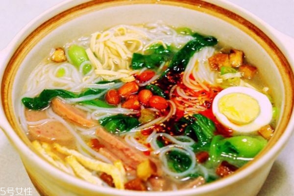 米線要提前泡多長時間 米線煮多久 米線要提前泡多長時間 米線煮多久