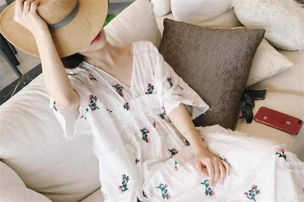 肩寬的女生怎么搭配衣服 記住這幾點(diǎn) 肩寬的女生怎么搭配衣服 記住這幾點(diǎn)