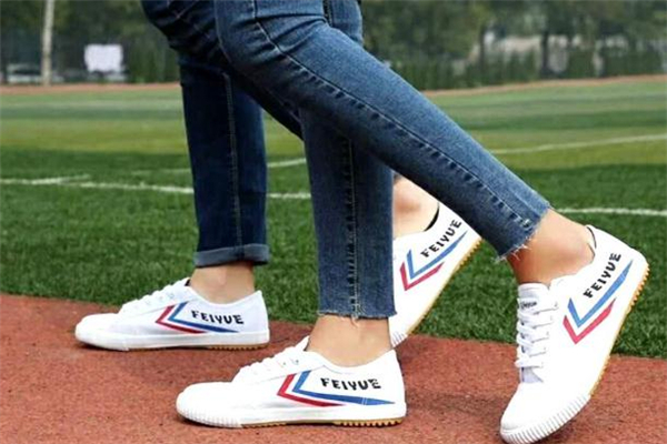 飛躍小白鞋配什么襪子 飛躍小白鞋搭配攻略 飛躍小白鞋配什么襪子 飛躍小白鞋搭配攻略