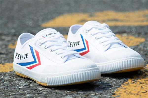 飛躍小白鞋配什么襪子 飛躍小白鞋搭配攻略 飛躍小白鞋配什么襪子 飛躍小白鞋搭配攻略