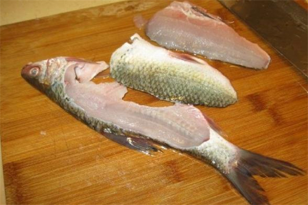 鯪魚(yú)皮怎么剝 鯪魚(yú)脫骨步驟詳解 鯪魚(yú)皮怎么剝 鯪魚(yú)脫骨步驟詳解