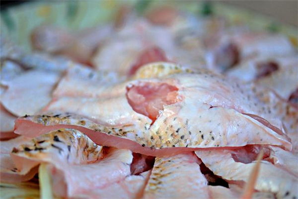鯪魚(yú)皮怎么剝 鯪魚(yú)脫骨步驟詳解 鯪魚(yú)皮怎么剝 鯪魚(yú)脫骨步驟詳解