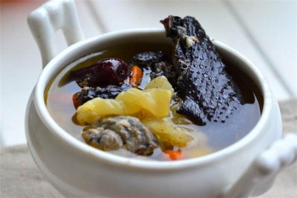 烏雞花膠湯的做法 家常養(yǎng)生湯食 烏雞花膠湯的做法 家常養(yǎng)生湯食