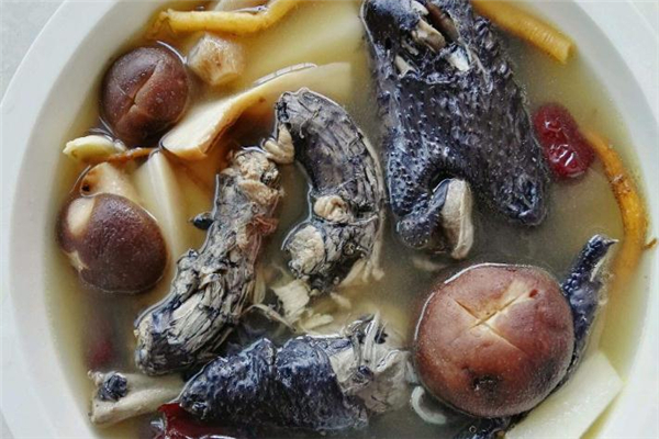 烏雞花膠湯會不會上火 注意控制用量 烏雞花膠湯會不會上火 注意控制用量