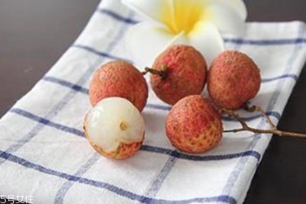 荔枝吃多了酒駕 吃了荔枝能開車嗎 荔枝吃多了酒駕 吃了荔枝能開車嗎