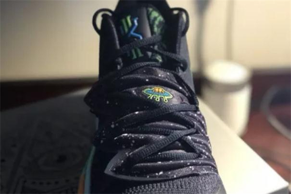 耐克歐文5 ufo配色開箱測(cè)評(píng) 歐文5ufo實(shí)物上腳圖 耐克歐文5 ufo配色開箱測(cè)評(píng) 歐文5ufo實(shí)物上腳圖