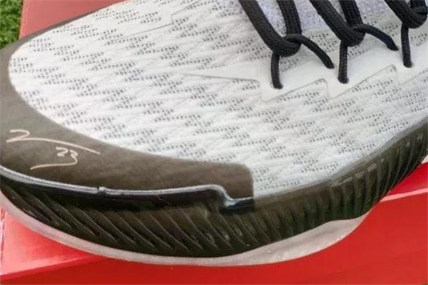 匹克閃電2019測(cè)評(píng) 路威版閃電2019開(kāi)箱報(bào)告 匹克閃電2019測(cè)評(píng) 路威版閃電2019開(kāi)箱報(bào)告