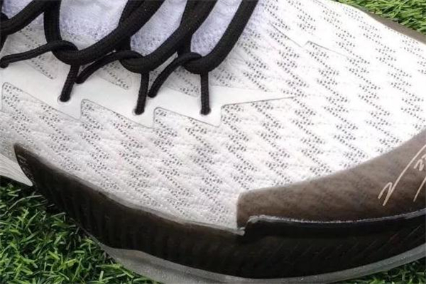 匹克閃電2019測(cè)評(píng) 路威版閃電2019開(kāi)箱報(bào)告 匹克閃電2019測(cè)評(píng) 路威版閃電2019開(kāi)箱報(bào)告