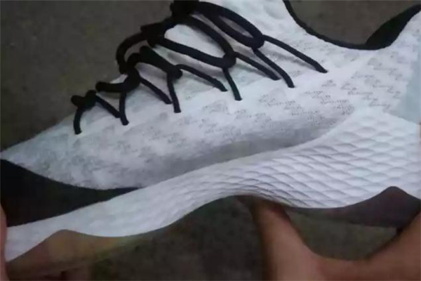 匹克閃電2019測(cè)評(píng) 路威版閃電2019開(kāi)箱報(bào)告 匹克閃電2019測(cè)評(píng) 路威版閃電2019開(kāi)箱報(bào)告