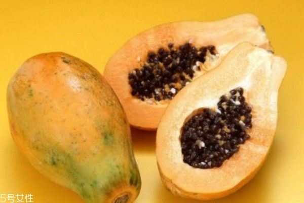 木瓜籽是白色的能吃嗎 建議不要吃 木瓜籽是白色的能吃嗎 建議不要吃