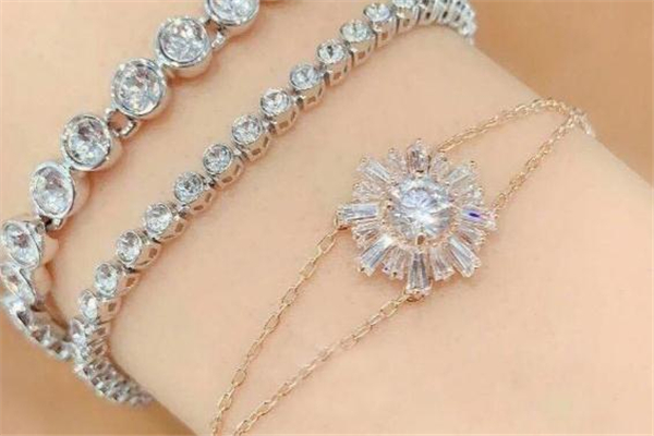 施華洛世奇太陽(yáng)花手鏈多少錢 母親節(jié)最好的禮物