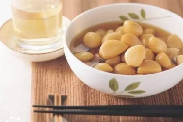 經(jīng)常吃大蒜有什么好處 大蒜的功效與作用 經(jīng)常吃大蒜有什么好處 大蒜的功效與作用