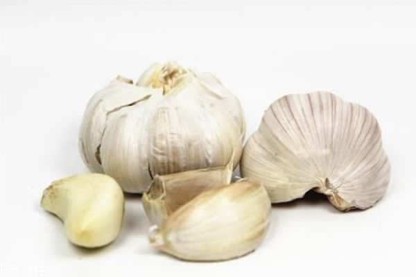 大蒜怎么吃最好 大蒜的食用方法 大蒜怎么吃最好 大蒜的食用方法