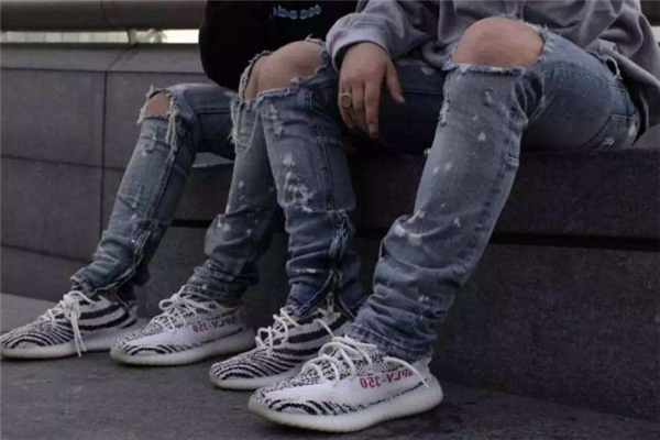 yeezy 350鞋底開裂怎么辦 yeezy鞋底開裂正常嗎 yeezy 350鞋底開裂怎么辦 yeezy鞋底開裂正常嗎