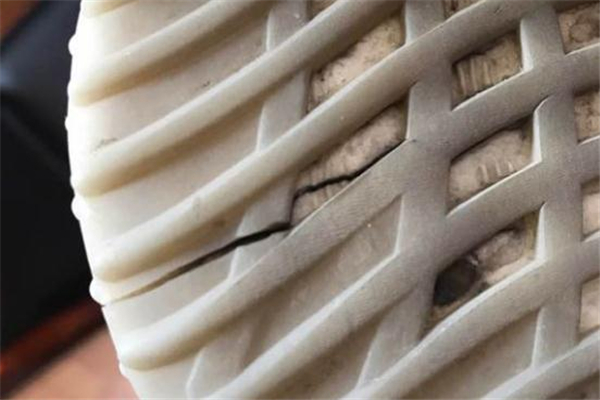 yeezy 350鞋底開裂怎么辦 yeezy鞋底開裂正常嗎 yeezy 350鞋底開裂怎么辦 yeezy鞋底開裂正常嗎
