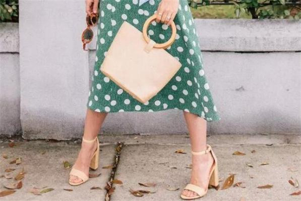 女生夏天穿什么鞋涼快 舒適又時(shí)髦 女生夏天穿什么鞋涼快 舒適又時(shí)髦