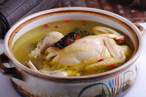 雞湯可以放胡蘿卜嗎 雞湯的吃法 雞湯可以放胡蘿卜嗎 雞湯的吃法