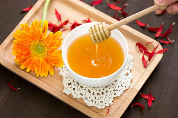 蜂蜜可以和枸杞一起泡嗎 蜂蜜的作用 蜂蜜可以和枸杞一起泡嗎 蜂蜜的作用