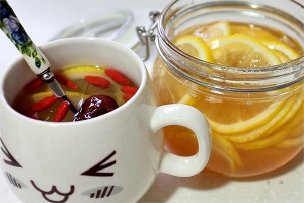 蜂蜜可以和枸杞一起泡嗎 蜂蜜的作用 蜂蜜可以和枸杞一起泡嗎 蜂蜜的作用