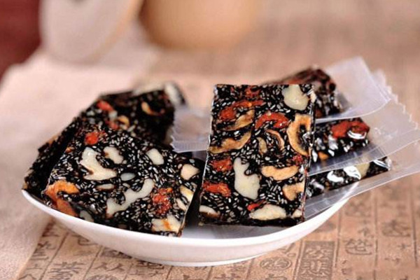 夏天可以吃阿膠固元膏嗎 阿膠固元膏的作用