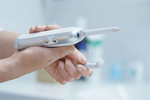 電動牙刷的危害是什么 電動牙刷好嗎 電動牙刷的危害是什么 電動牙刷好嗎