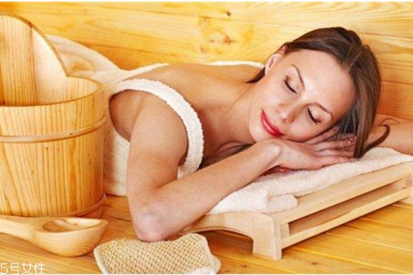 高溫瑜伽和汗蒸的區(qū)別 看看有什么不同 高溫瑜伽和汗蒸的區(qū)別 看看有什么不同