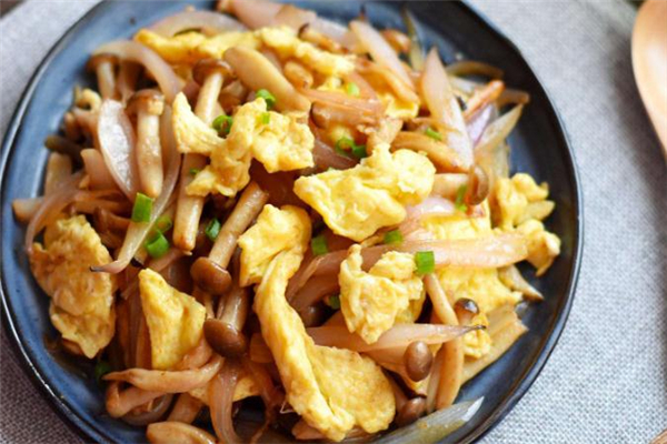 蟹味菇可以和雞蛋一起吃嗎 蟹味菇炒雞蛋的做法 蟹味菇可以和雞蛋一起吃嗎 蟹味菇炒雞蛋的做法