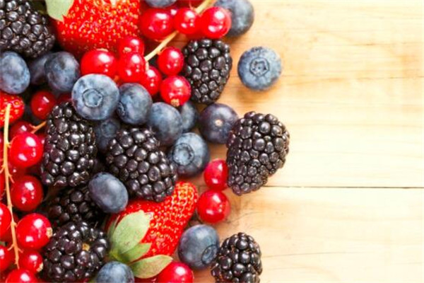 草莓可以泡白酒嗎 草莓的作用 草莓可以泡白酒嗎 草莓的作用