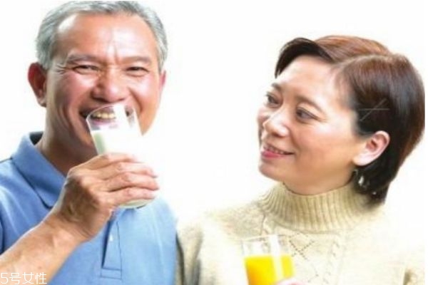 老年人補(bǔ)鈣吃什么好 最適合老人補(bǔ)鈣食物 老年人補(bǔ)鈣吃什么好 最適合老人補(bǔ)鈣食物