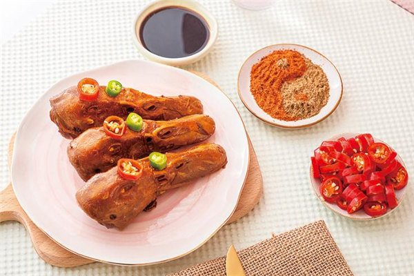 鴨頭是發(fā)物嗎 吃鴨頭的利弊 鴨頭是發(fā)物嗎 吃鴨頭的利弊