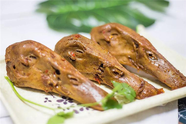 鴨頭是發(fā)物嗎 吃鴨頭的利弊 鴨頭是發(fā)物嗎 吃鴨頭的利弊