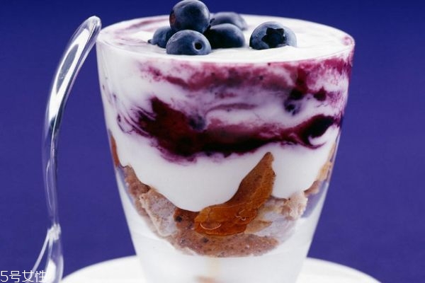 空腹喝酸奶好嗎 空腹喝酸奶會(huì)怎么樣 空腹喝酸奶好嗎 空腹喝酸奶會(huì)怎么樣