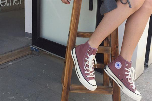 匡威1970s豆沙色有黑標(biāo)嗎 匡威1970s豆沙色真假 匡威1970s豆沙色有黑標(biāo)嗎 匡威1970s豆沙色真假