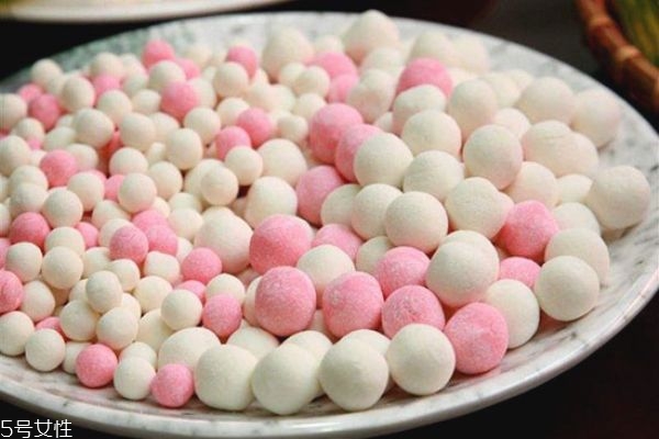 湯圓和元宵有什么區(qū)別 湯圓和元宵有4大區(qū)別 湯圓和元宵有什么區(qū)別 湯圓和元宵有4大區(qū)別