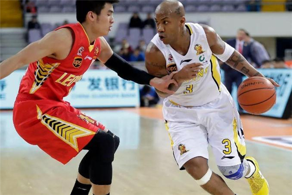 打籃球怎么練運(yùn)球節(jié)奏 運(yùn)球過(guò)人技巧 打籃球怎么練運(yùn)球節(jié)奏 運(yùn)球過(guò)人技巧