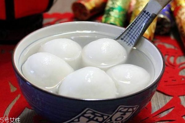 湯圓和元宵有什么區(qū)別 湯圓和元宵有4大區(qū)別 湯圓和元宵有什么區(qū)別 湯圓和元宵有4大區(qū)別