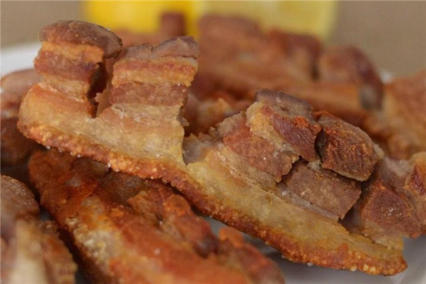 干炸五花肉做法 五花肉怎么炸酥脆 干炸五花肉做法 五花肉怎么炸酥脆