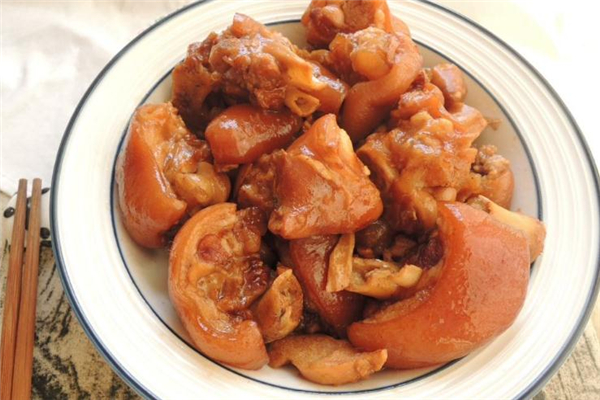 燉豬蹄要焯水嗎 這一步很關(guān)鍵 燉豬蹄要焯水嗎 這一步很關(guān)鍵